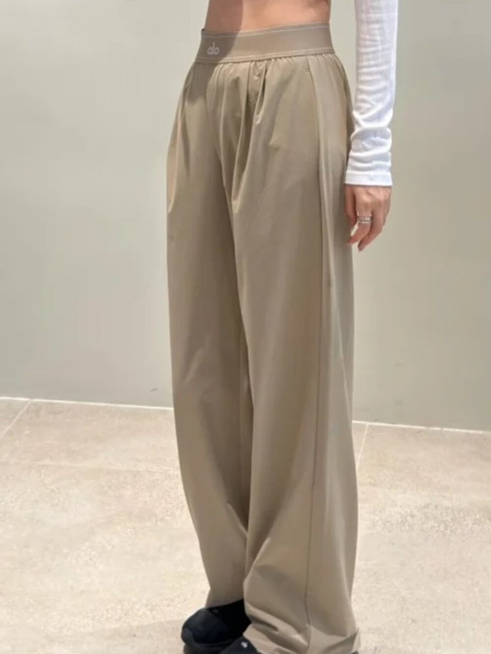 ALO Yoga 🛒Suit Up Trouser Gravel Color 30" Inseam (Regular) New with tags🔖 - Picture 7 of 7